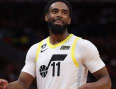 PG电子试玩-开拓者队客场力克爵士队，继续追赶