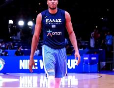 PG电子官网-雄鹿横扫意大利男篮，莫里斯打破历史纪录