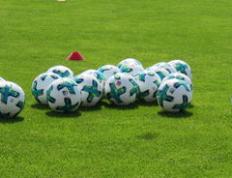 PG电子试玩-恩菲尔德调整后防线，迎战欧洲豪门难度加大