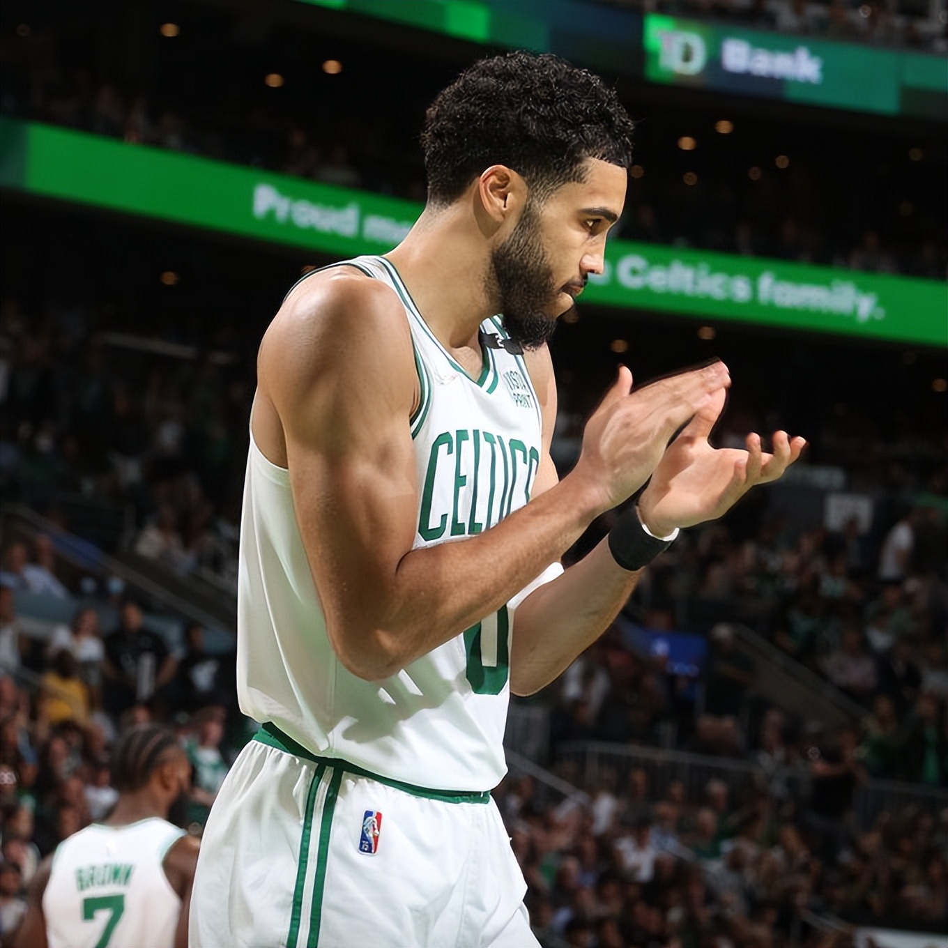 PG游戏官网登录入口-凯大仙寂寞无边，詹皇绝地复仇